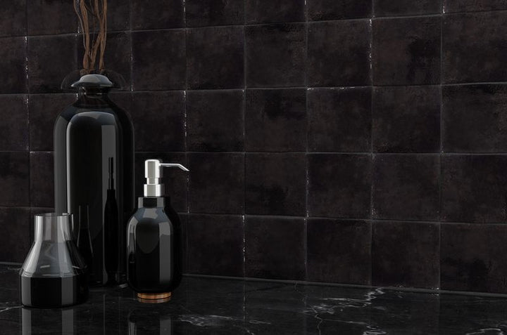 Chic beige tiles subtly complement the design of this space, bringing neutral tones and a refined look.