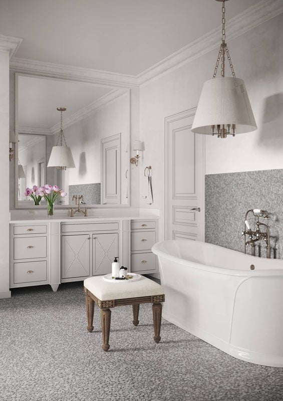 Chic beige tiles subtly complement the design of this space, bringing neutral tones and a refined look.