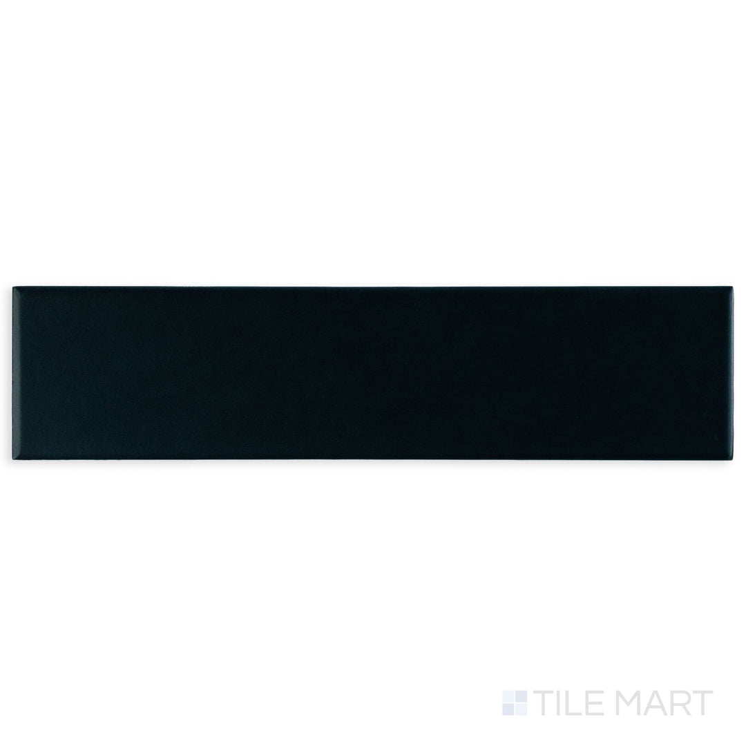 This full tile shot highlights the Block Verde 2x10 matte ceramic tile’s natural green shade and minimalist rectangular shape.