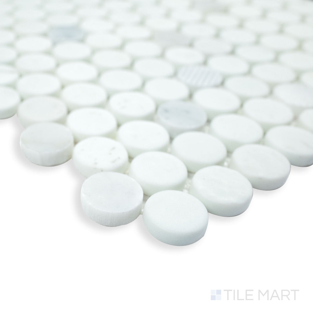 A unique corner shot of Rockart Carrara Penny Round matte and polished marble mosaic, highlighting its recycled glass elements and classic white marble appeal.