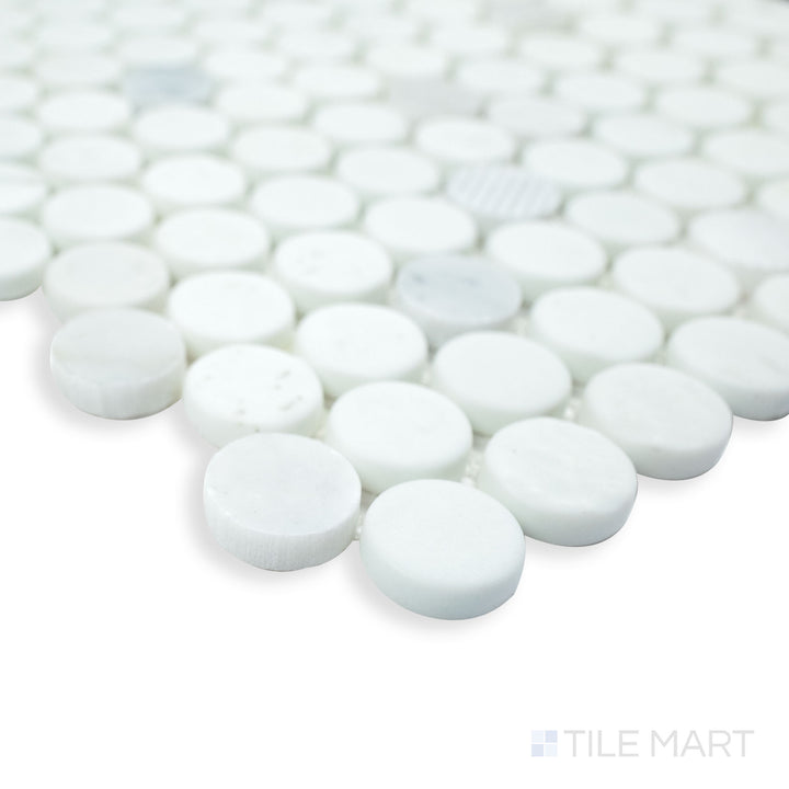 A unique corner shot of Rockart Carrara Penny Round matte and polished marble mosaic, highlighting its recycled glass elements and classic white marble appeal.