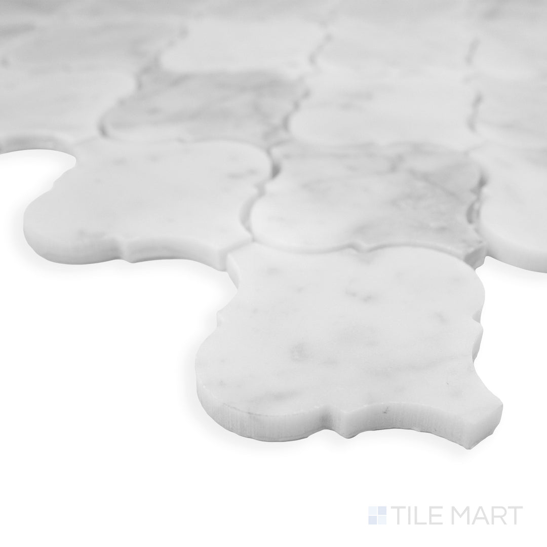 A sophisticated corner shot of Rockart Carrara Marble Lantern mosaic, showcasing its curved lantern-shaped pattern and elegant marble details.