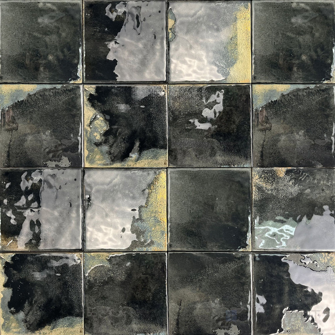 This square 4.5x4.5 porcelain tile showcases a bold carbon black color with a reflective gloss glaze.