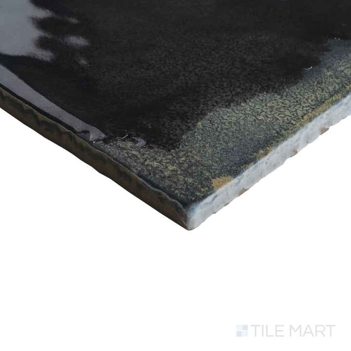 Corner view of Granadella Carbon 4.5x4.5 tile emphasizing its crisp black edges and smooth glossy surface finish.