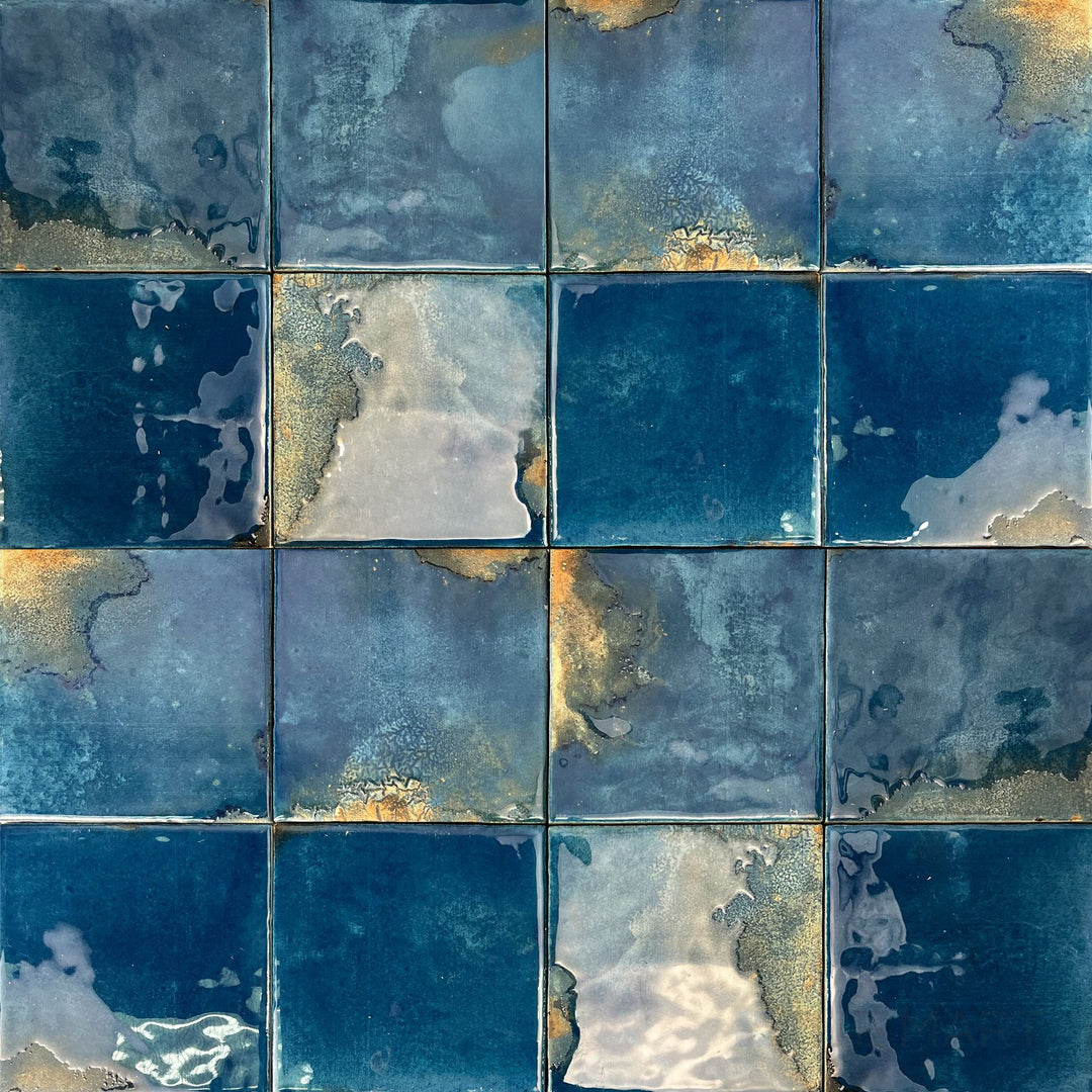 A rich navy hue and polished surface come together in this 4.5x4.5 porcelain tile with a clean, modern look.