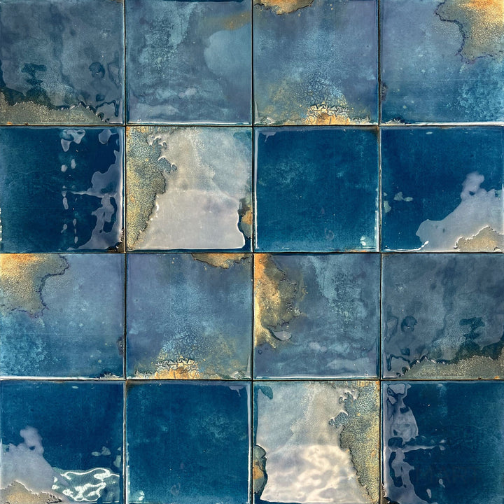 A rich navy hue and polished surface come together in this 4.5x4.5 porcelain tile with a clean, modern look.