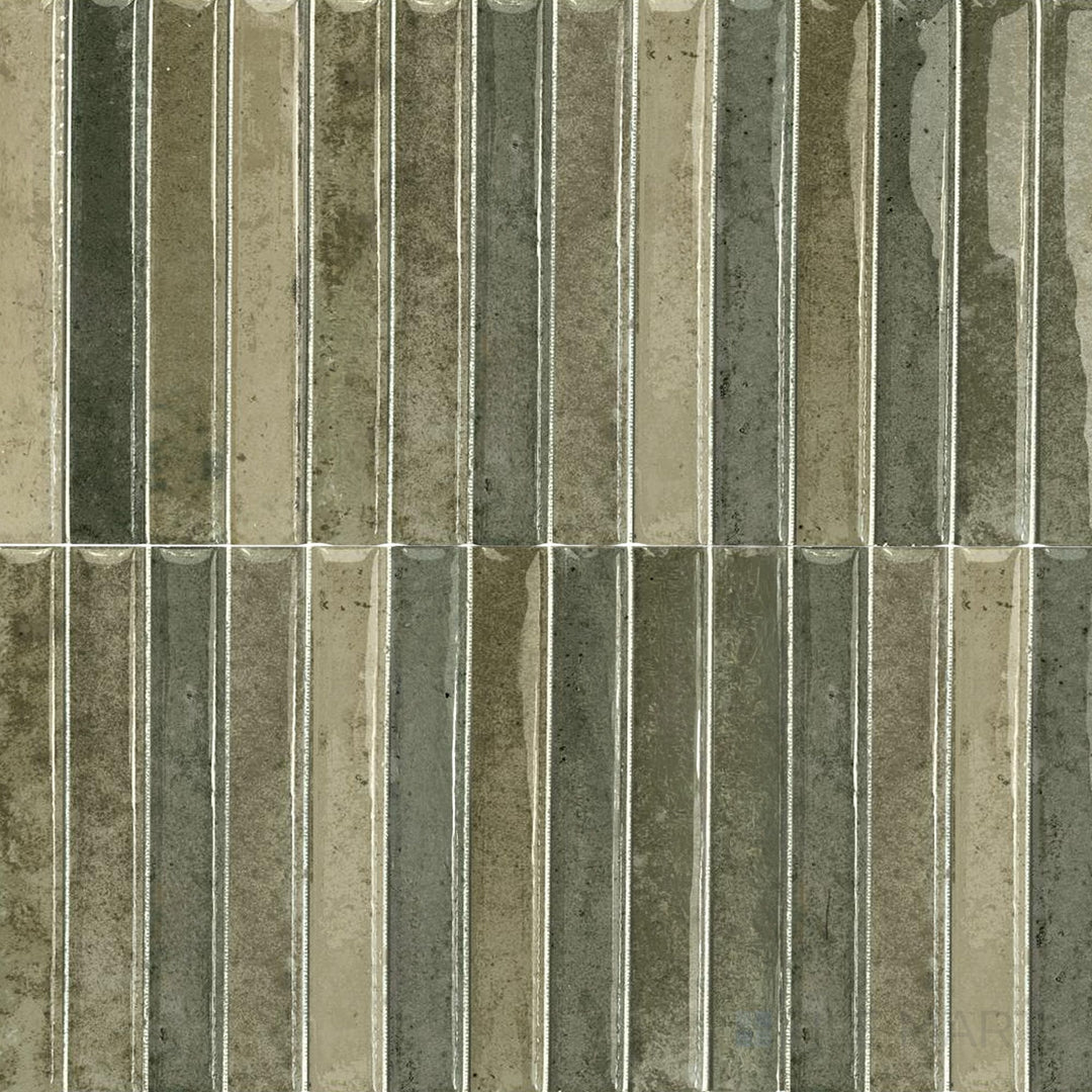 Earthy green with a rich, glossy glaze, this Kit Kat Musgo mosaic brings a grounded, natural look.