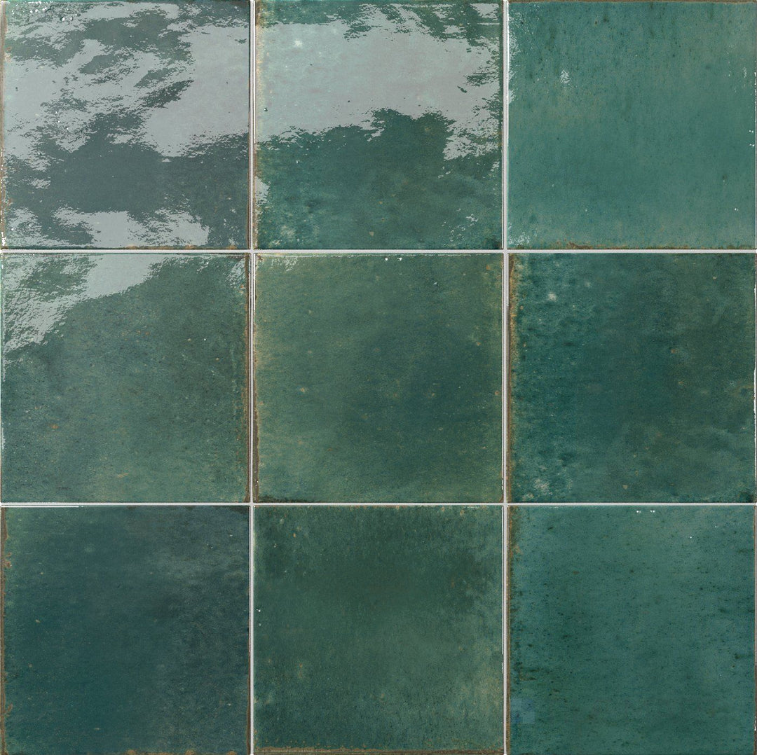 This 6x6 Agadir Selva tile combines lush green color with a radiant gloss for bold visual impact.