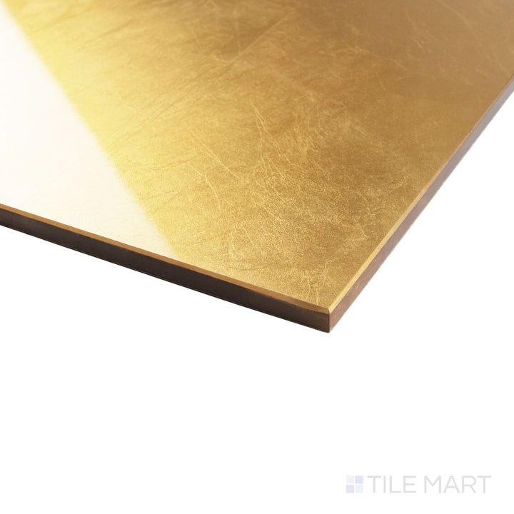 Corner shot of Cristal Foglio D’Oro 10x30 tile showing golden shimmer and crystal-clear gloss wrapping around a precise edge.