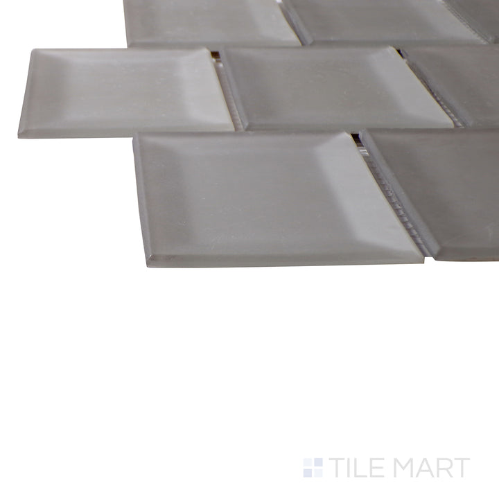 Precise edge of the 9x12 PRISM tile, made from resilient quartz.