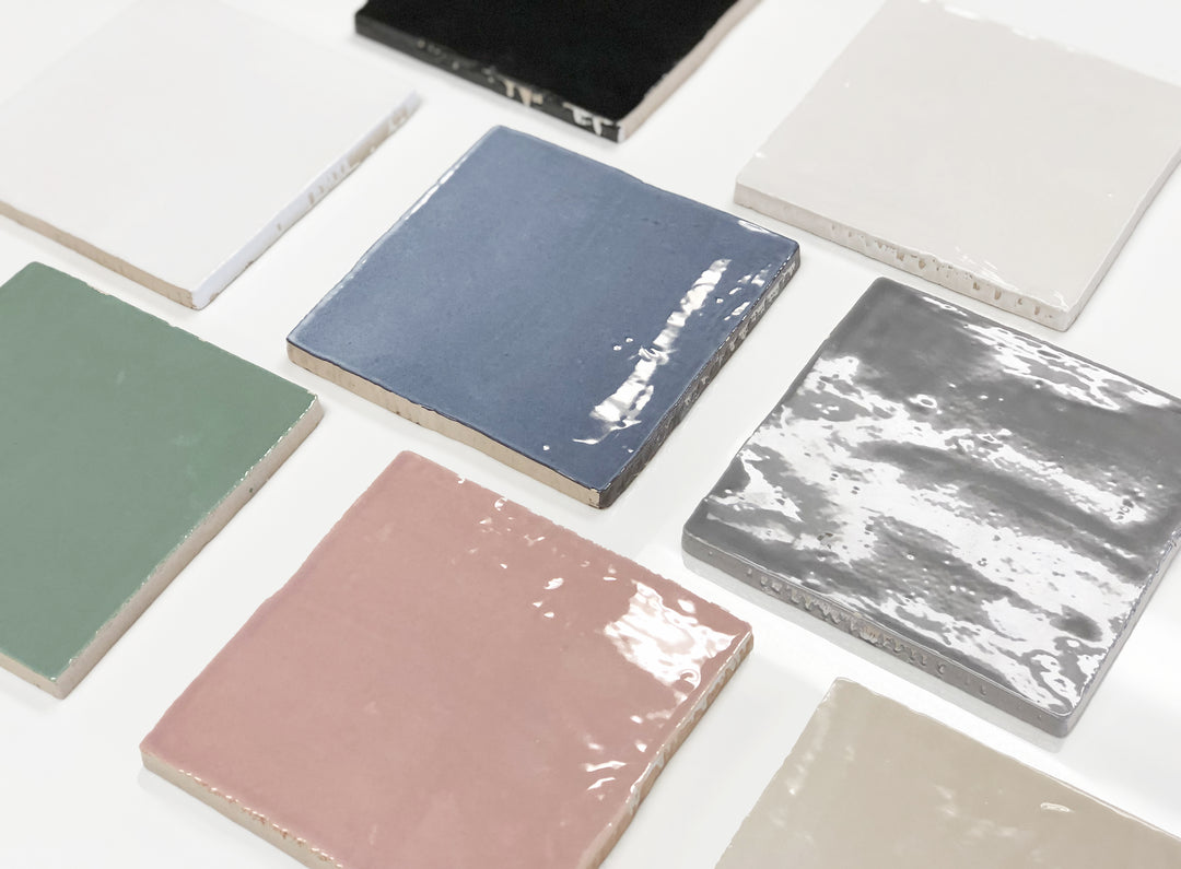 Sleek gray tones and a reflective finish give Vintage Grey 5x5 glossy ceramic a modern and stylish appeal.