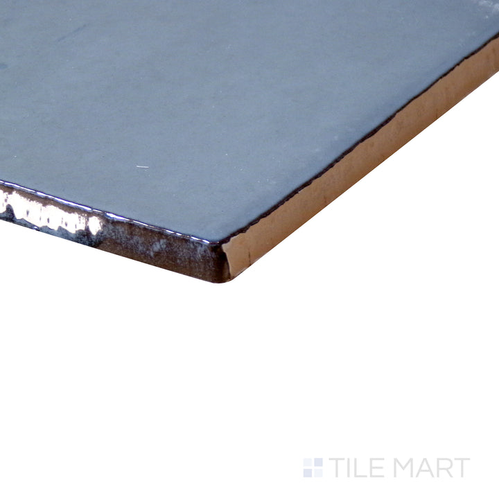 Sharp edge detail of the 5.2x5.2 vintage tile, made from porcelain material.