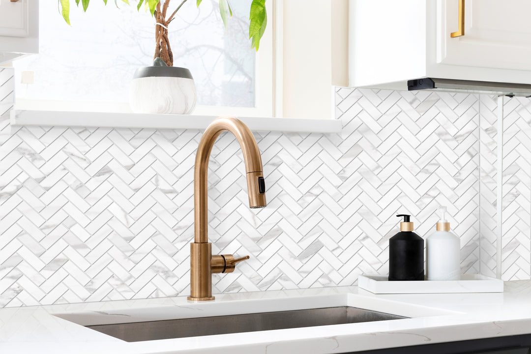 Classics 2.0 Calacatta Lincoln 1X3 Herringbone Gloss Porcelain Mosaic