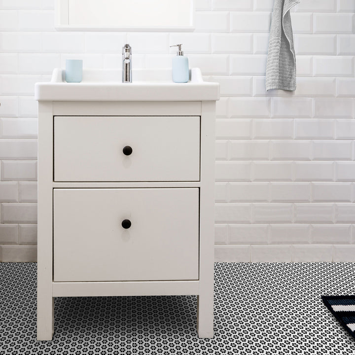 Soft hues and a matte recycled glass finish give Geometro Dijon Classic hexagon mosaic a refined and eco-friendly appeal.