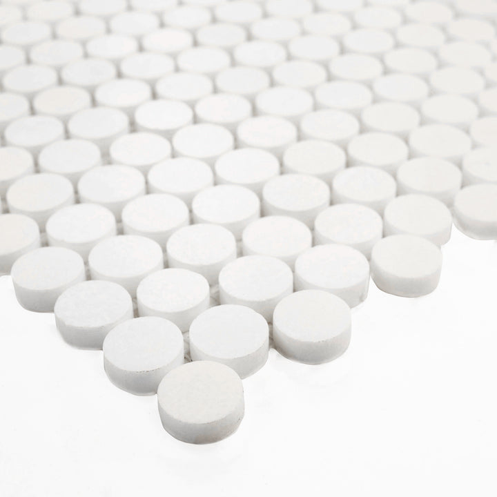 Corner angle of Thassos White Marble Penny Round Polished Mosaic Tile, reflecting a smooth, glossy finish and elegant circular design ideal for luxurious surfaces.