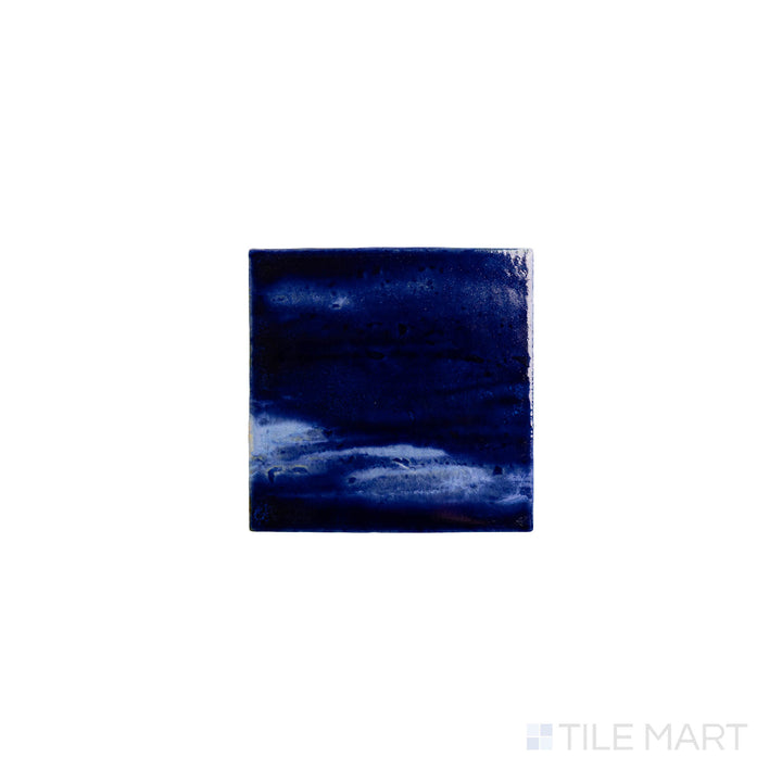 A crisp close-up revealing the NAMI WAVE CREST 6X6 showing off its intricate design and polished GLOSSY. This tile’s fine edges are designed to create clean lines and seamless finishes.