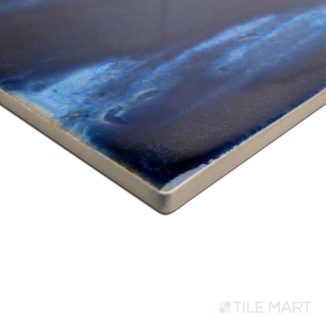 A corner perspective revealing the texture of NAMI WAVE CREST 6X6, capturing the precision-cut edges and rich texture of the PORCELAIN material. The corner detail showcases the precision and quality of this fine material.