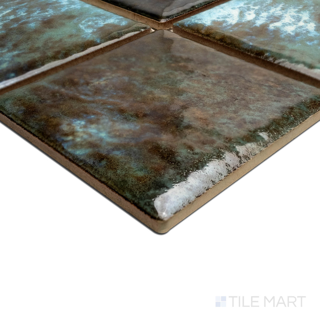 A corner perspective revealing the texture of JOYA 300 VERDE 3X3, capturing the precision-cut edges and rich texture of the PORCELAIN material. This angle highlights its texture and robustness, ideal for high-traffic areas.