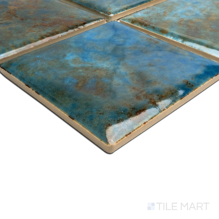 Close-up of the corner showcasing the JOYA 300 ALBI 3X3, capturing the precision-cut edges and rich texture of the PORCELAIN material. This angle highlights its texture and robustness, ideal for high-traffic areas.