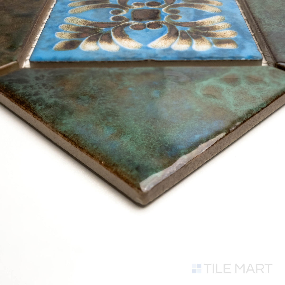 Close-up of the corner showcasing the JOYA 500 VERDE 6" DECO, capturing the precision-cut edges and rich texture of the PORCELAIN material. Its form ensures a neat, refined appearance when used for corners or trims.