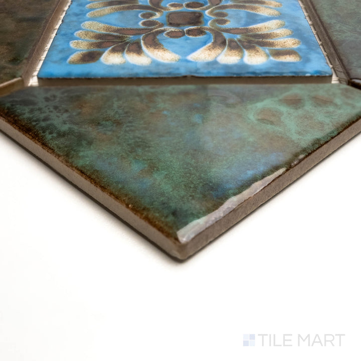 Close-up of the corner showcasing the JOYA 500 VERDE 6" DECO, capturing the precision-cut edges and rich texture of the PORCELAIN material. Its form ensures a neat, refined appearance when used for corners or trims.