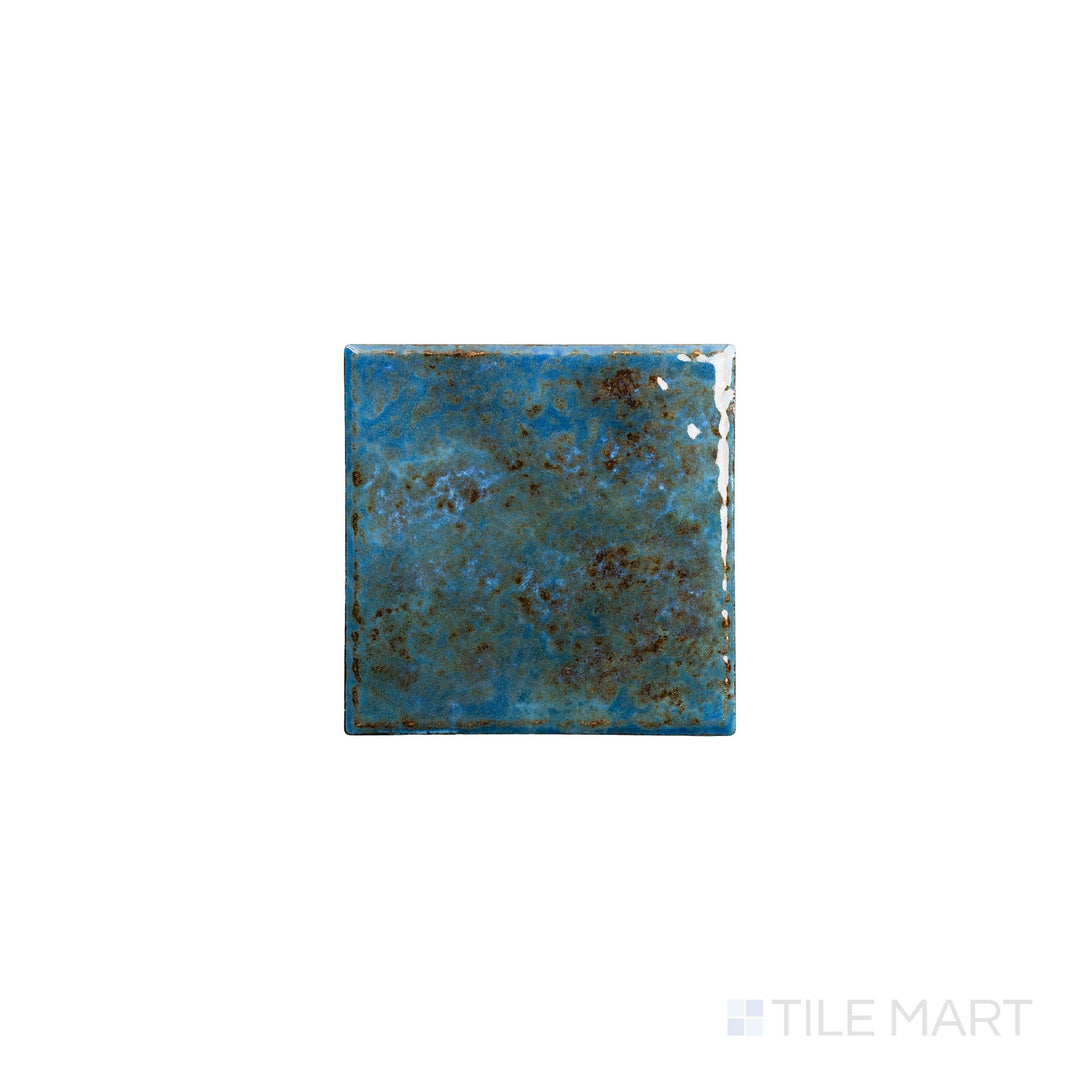 Tight angle highlighting the JOYA 600 ALBI 6X6 showing off its intricate design and polished SEMI GLOSS. Its details bring out a distinctive charm, making it perfect for intricate layouts.