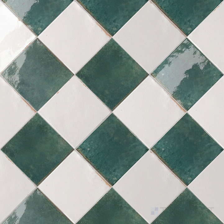 Alternate overview of Agadir checkerboard in Niebla and Selva, highlighting its bright porcelain finish.