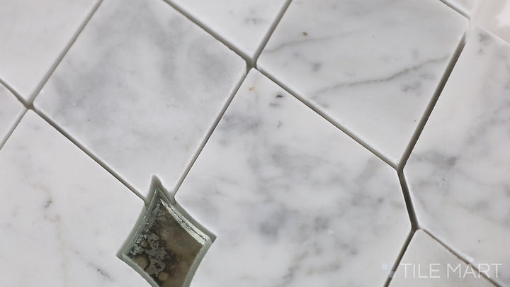 Video featuring Lavaliere Carrara White/Black Ant Mirror Random Linear Polished Carrara Mosaic. A dynamic mix of white Carrara and black mirror elements, perfect for a modern yet classic appeal.